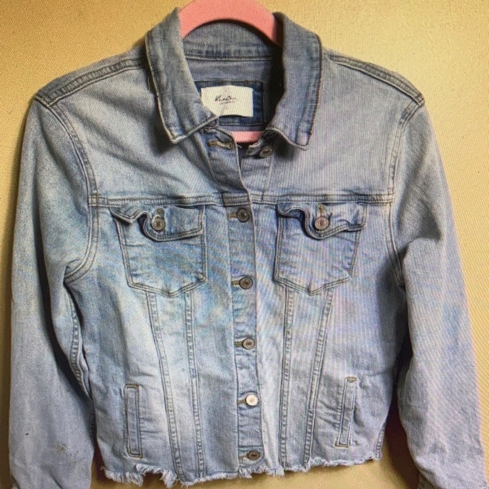 KanCan Frayed Hem Distressed Denim Trucker Jacket Light Wash Size L